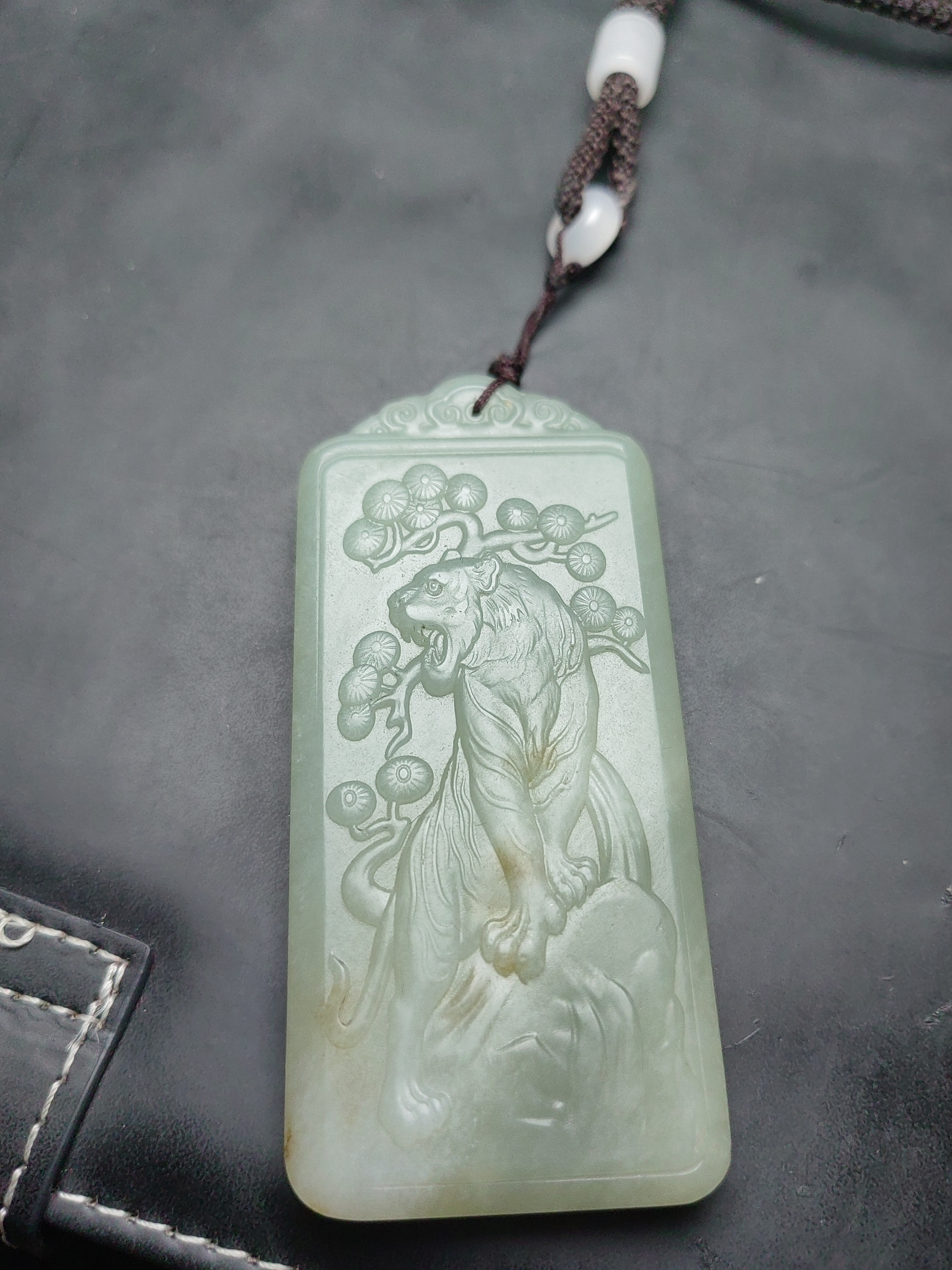 新疆和田玉吊坠。