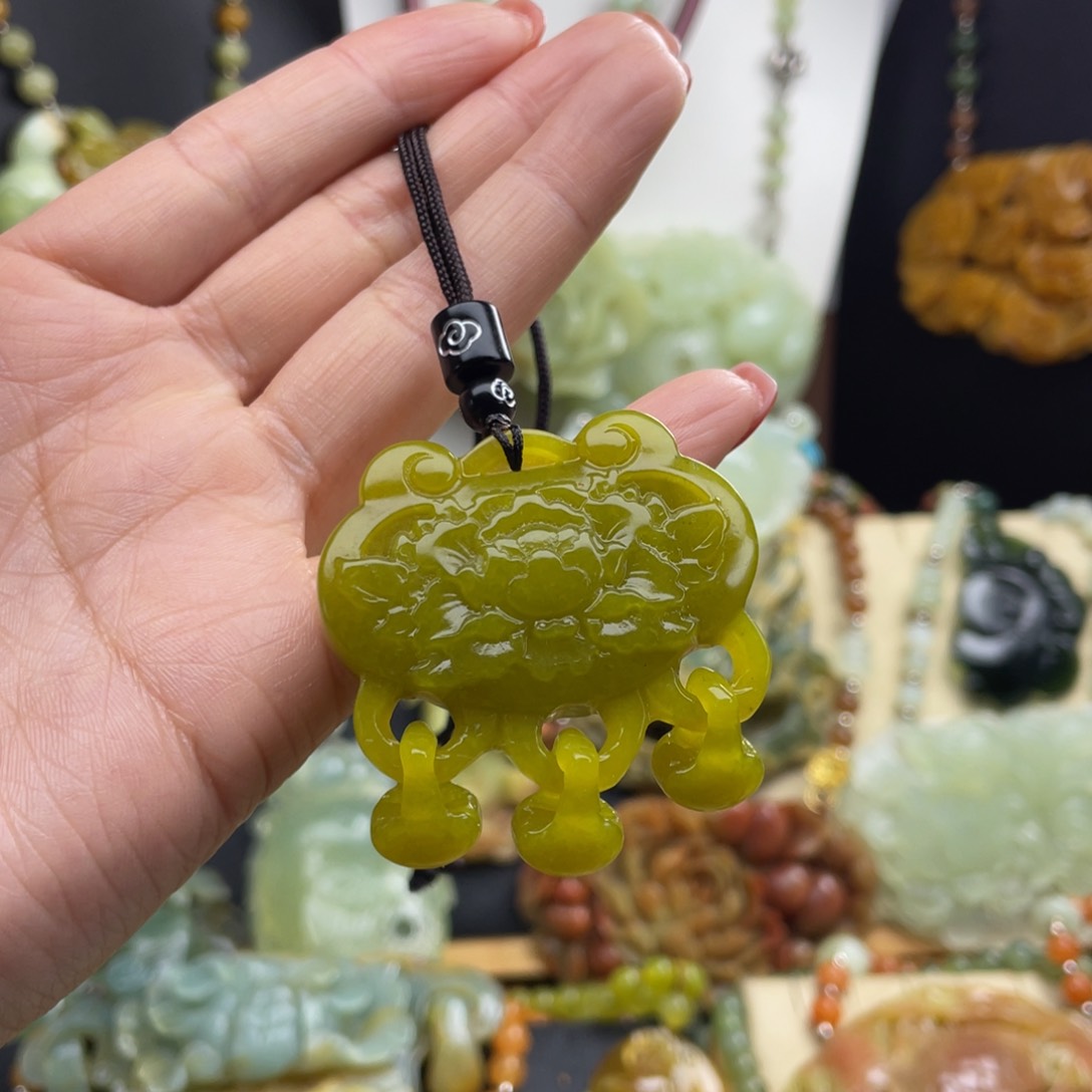 未镶嵌蛇纹石玉颈饰