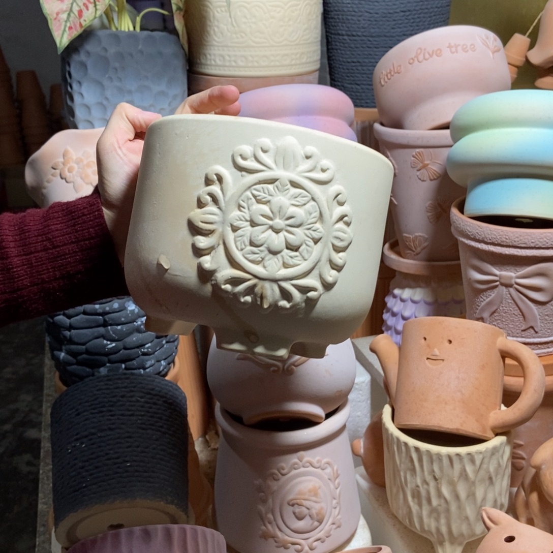 17×13白陶三脚雕花 粗陶1个