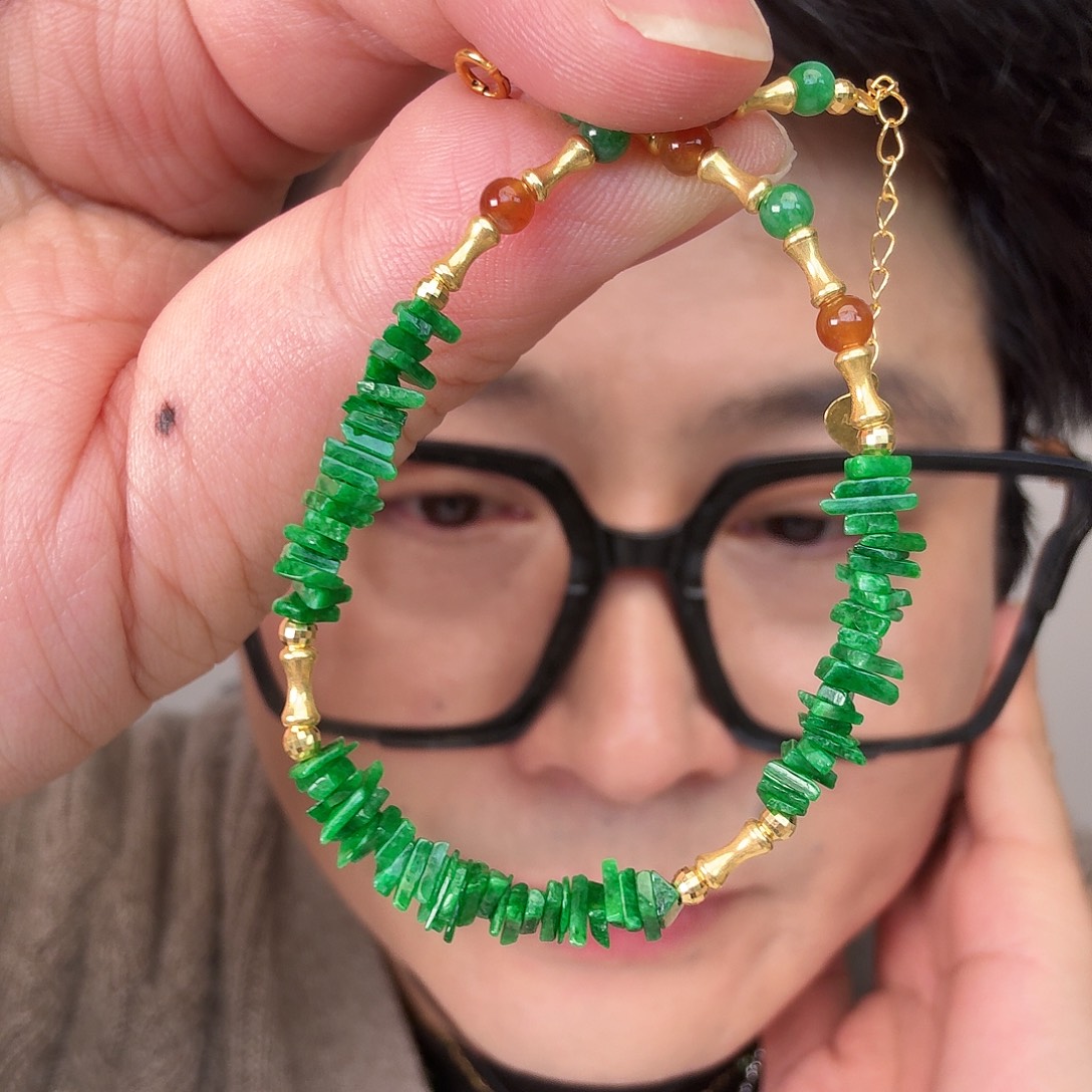 翡翠18K金镶嵌颈饰一件