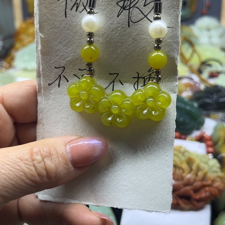 蛇纹石玉未镶嵌颈饰