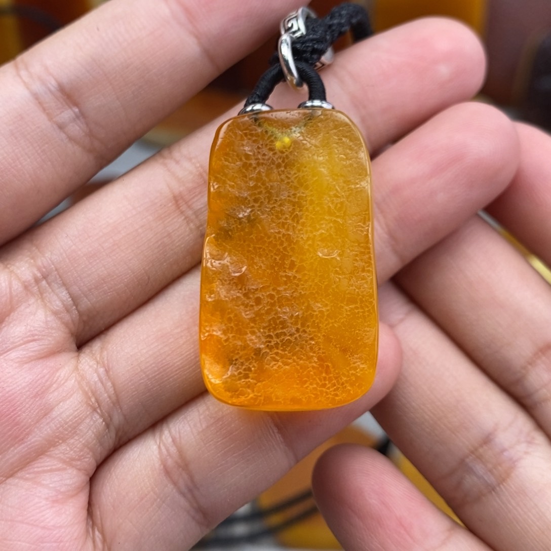 琥珀吊坠(赠链)未镶嵌
