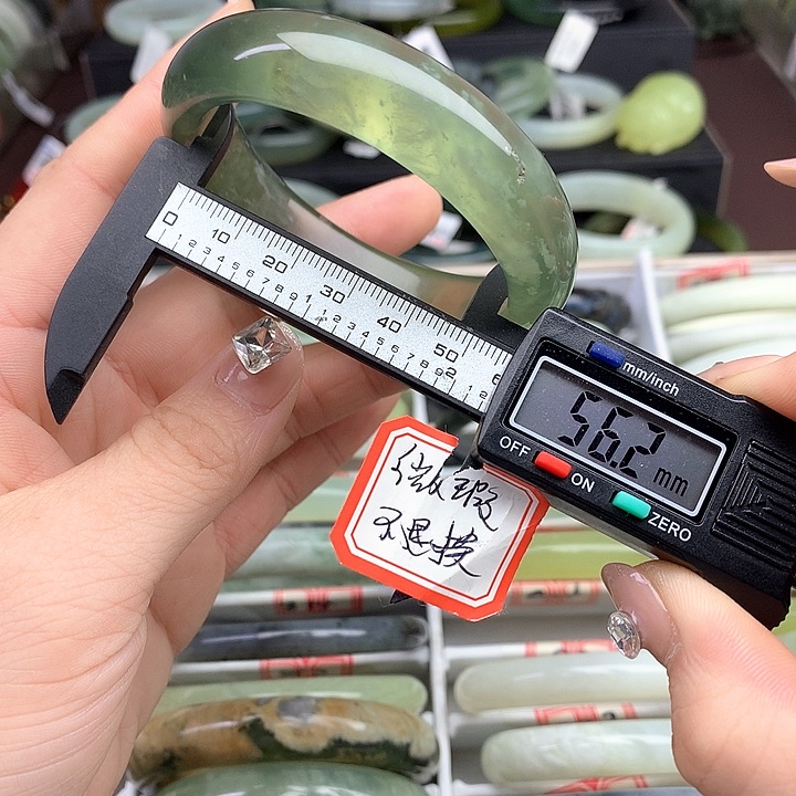 蛇纹石玉手镯未镶嵌824