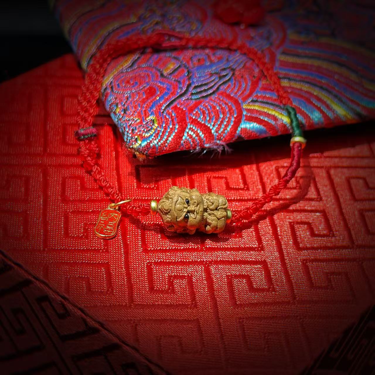 【缪老师严选】YY3046  檀木雕刻黄/财/神手链 多样性发其一