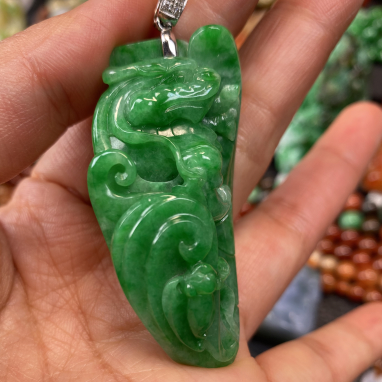 缅甸天然翡翠A货满绿挂件