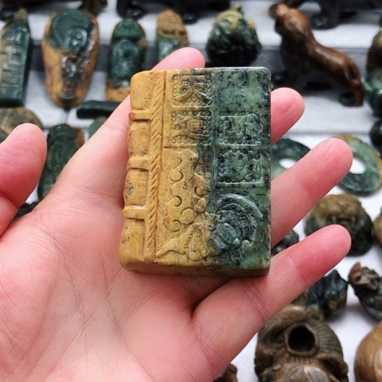 岫岩河磨玉（透闪石质玉）把件未镶嵌