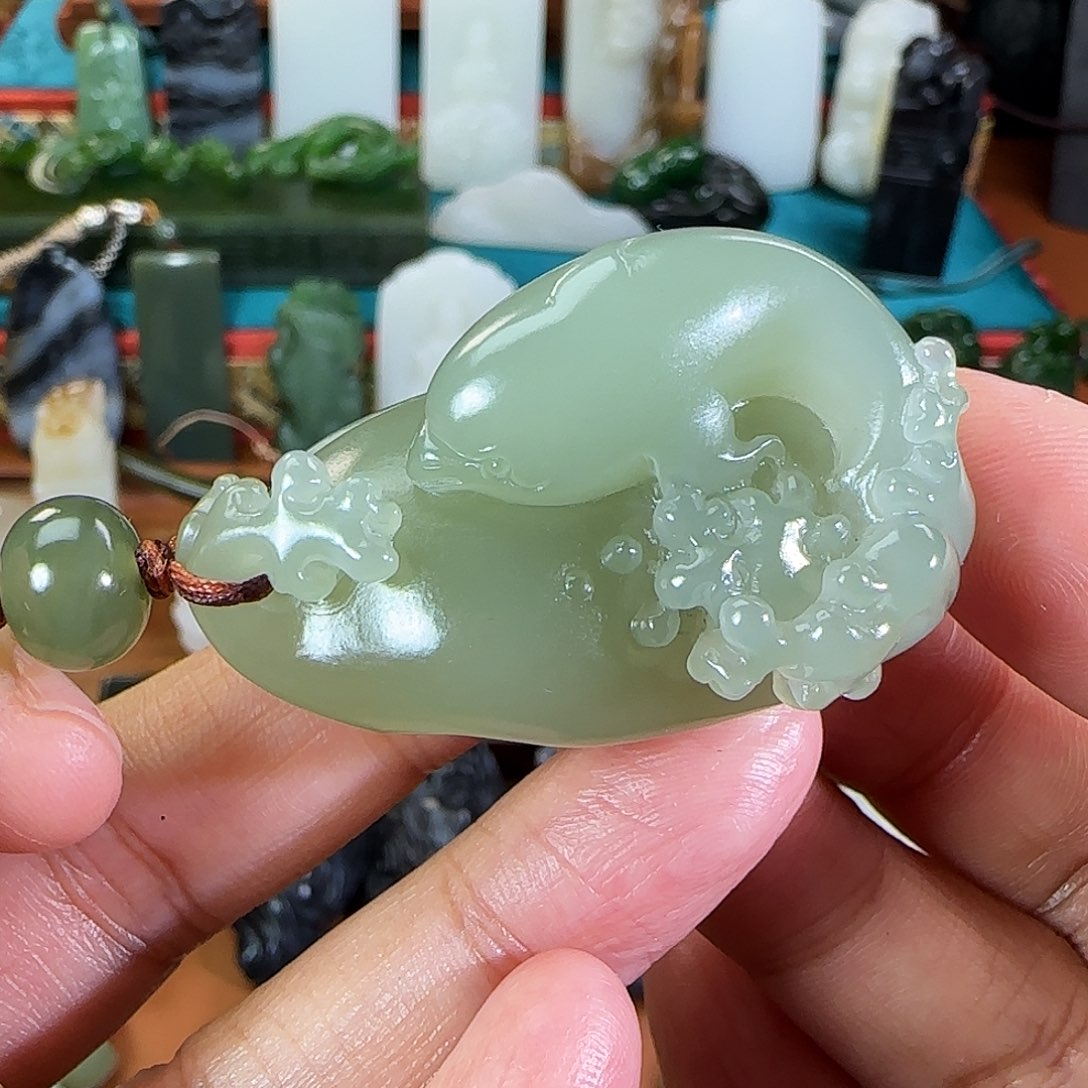 和田玉颈饰未镶嵌?**7