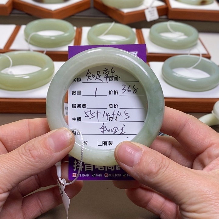 知***乐和田玉未镶嵌手镯
