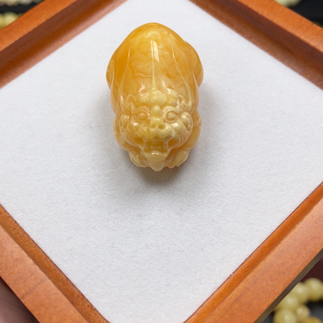 琥珀未镶嵌颈饰焦皮橘底浓蜡虎皮纹貔貅 17.8g