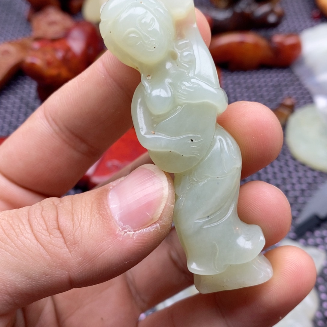 蛇纹石玉颈饰未镶嵌