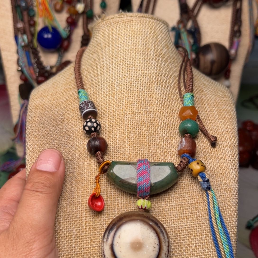 玛瑙/玉髓颈饰未镶嵌