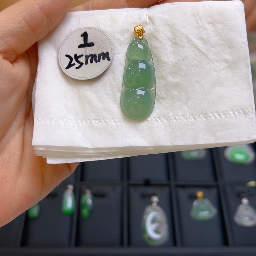 翡翠颈饰18K金镶嵌翡翠