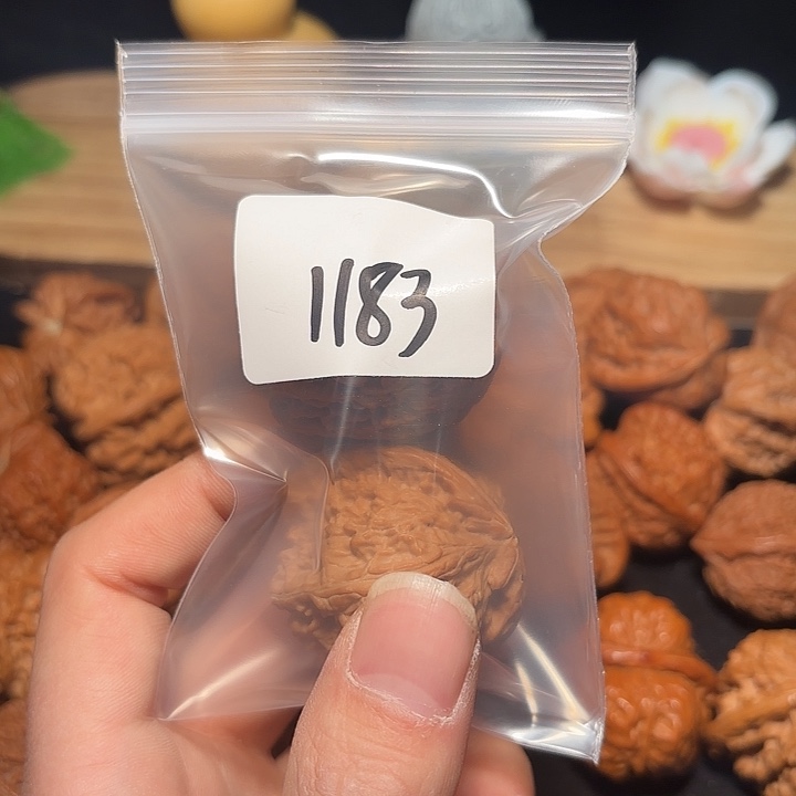 戏***阳把件文玩核桃42 尺   白狮子    1183