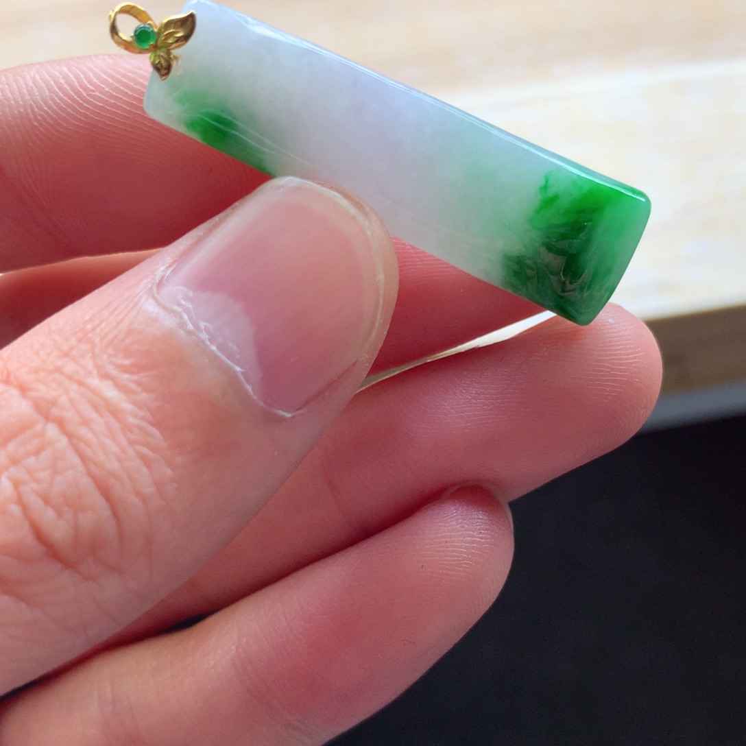 翡翠颈饰未镶嵌吊坠