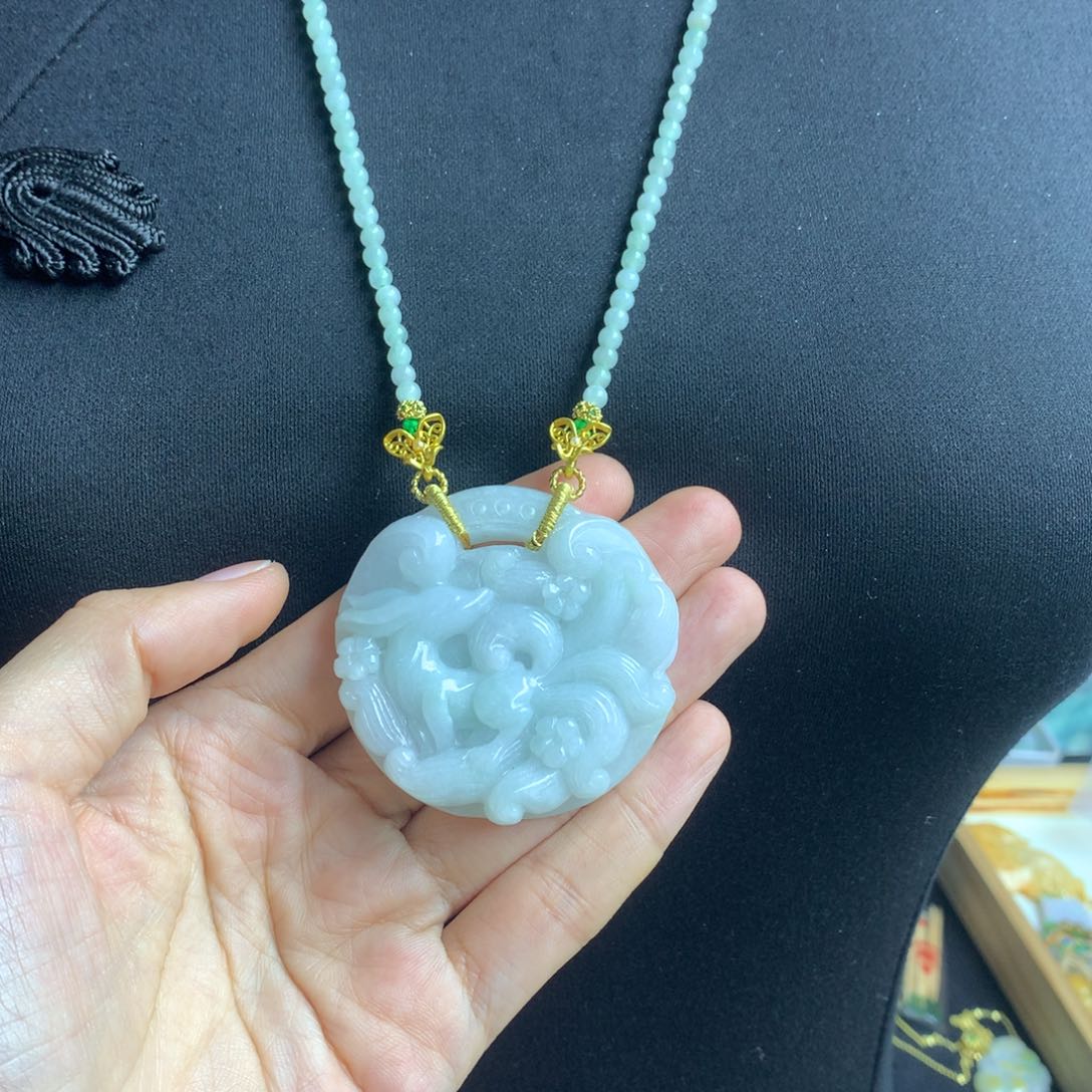 翡翠颈饰未镶嵌翡翠