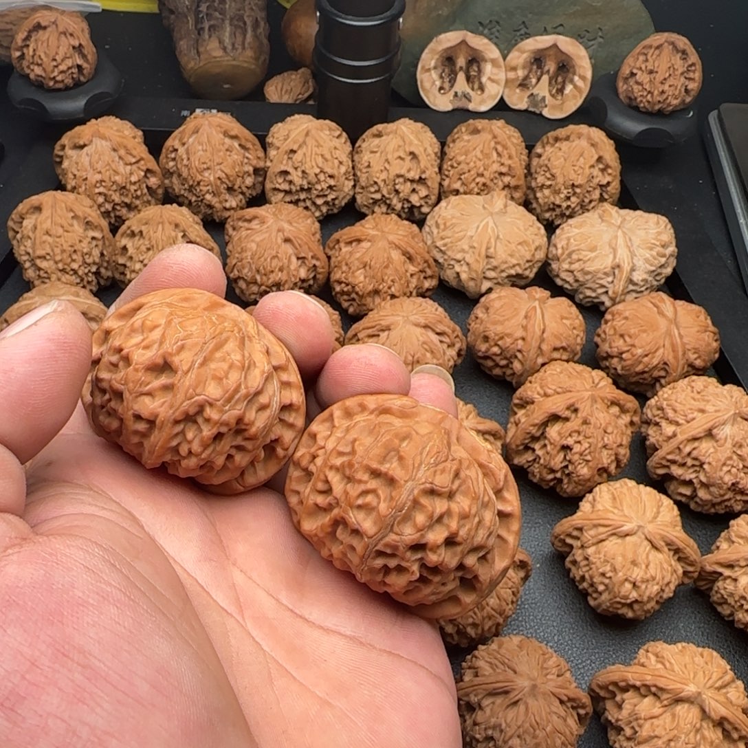 48尺红皮宫灯尖微磨损