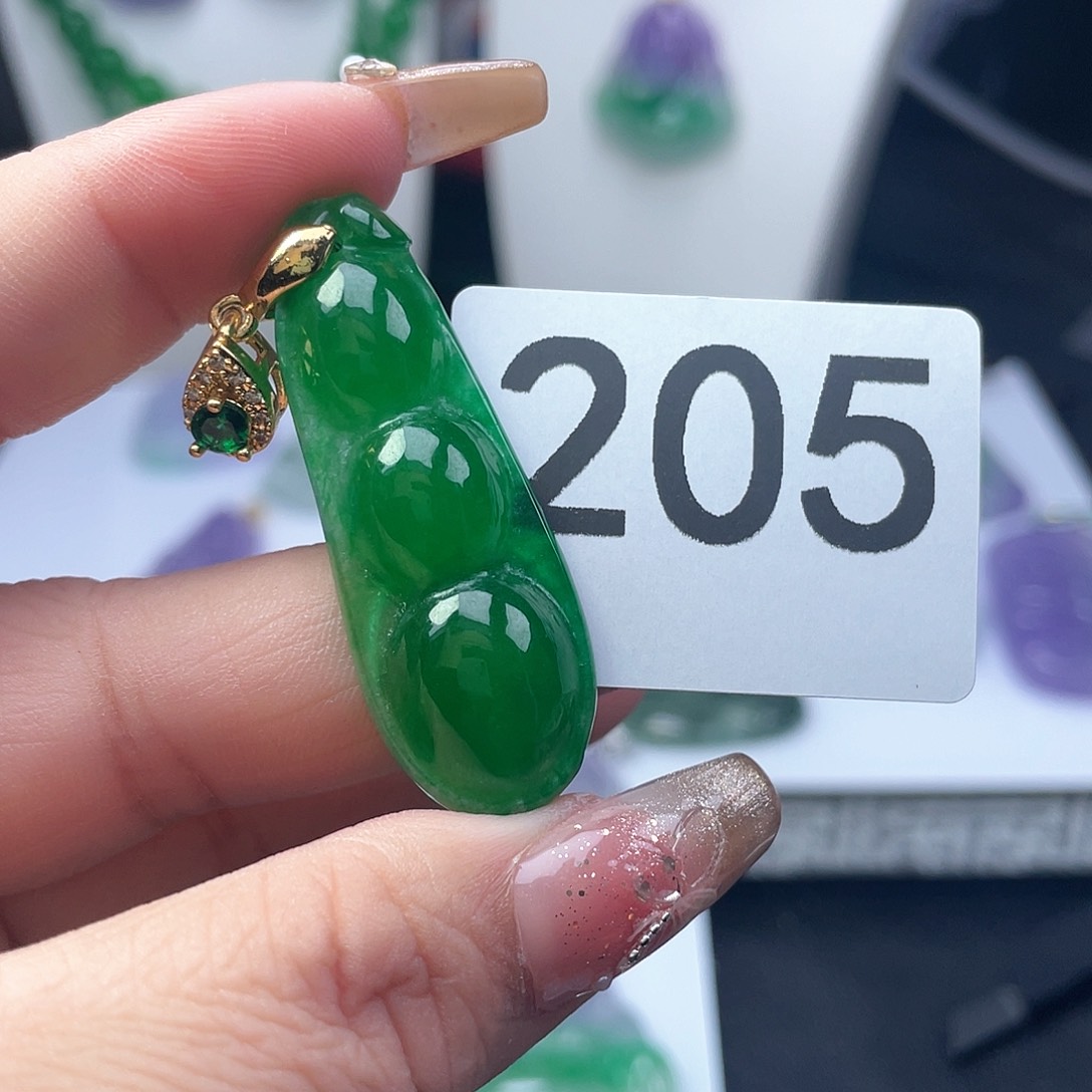 翡翠吊坠(赠链)未镶嵌