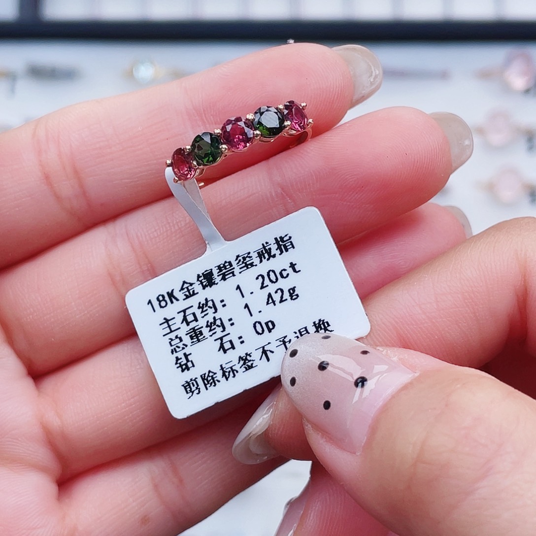 18K金镶嵌戒圈海蓝宝石