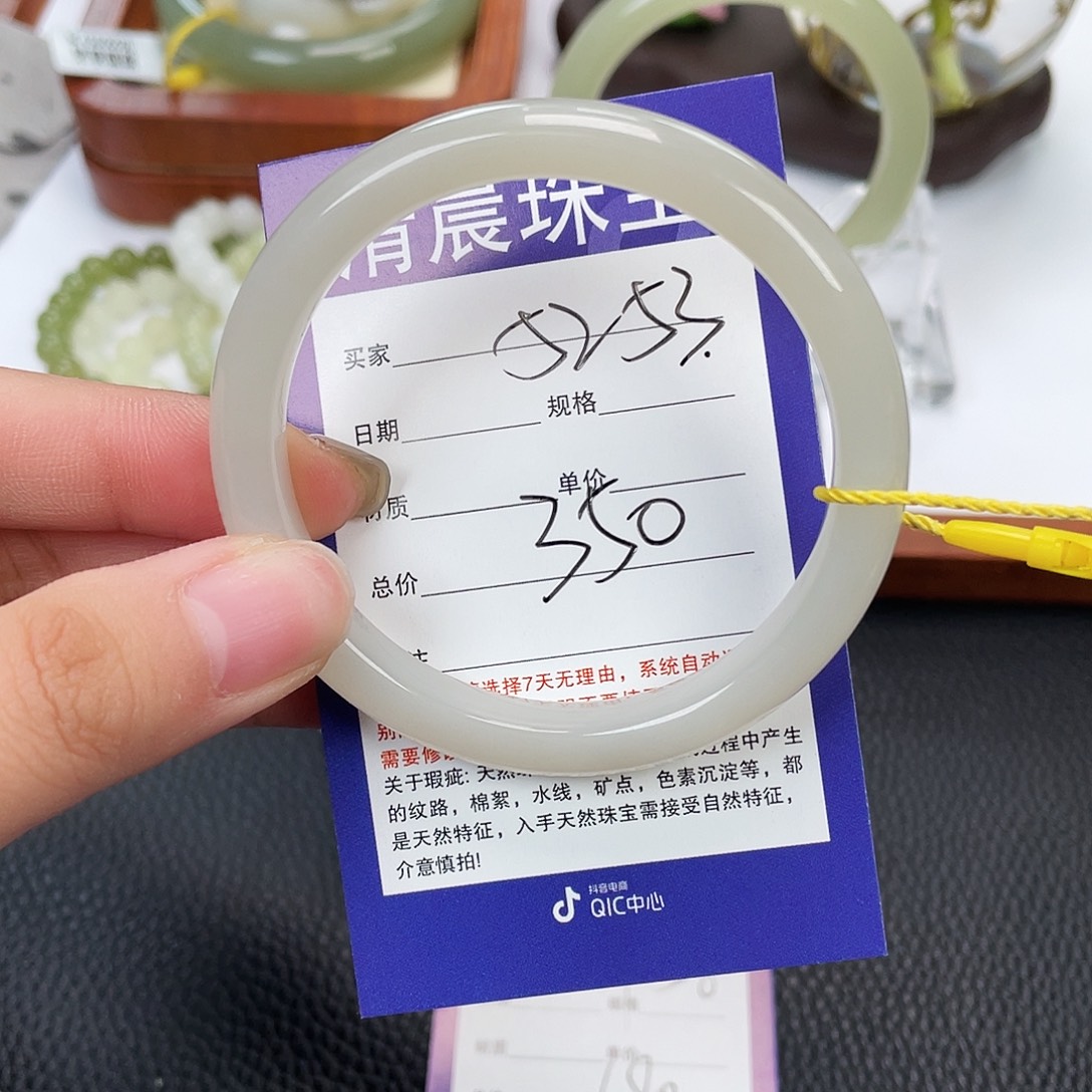 和田玉未镶嵌手镯