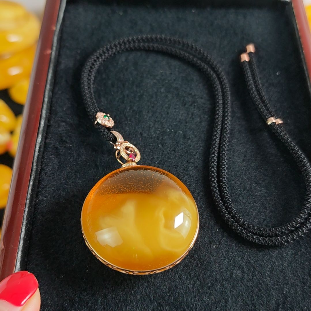 蜜蜡吊坠(赠链)18K金镶嵌