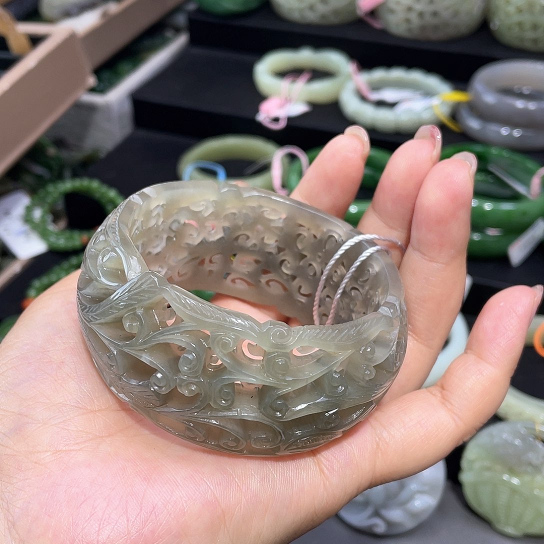 和田玉手镯62圈口7未镶嵌