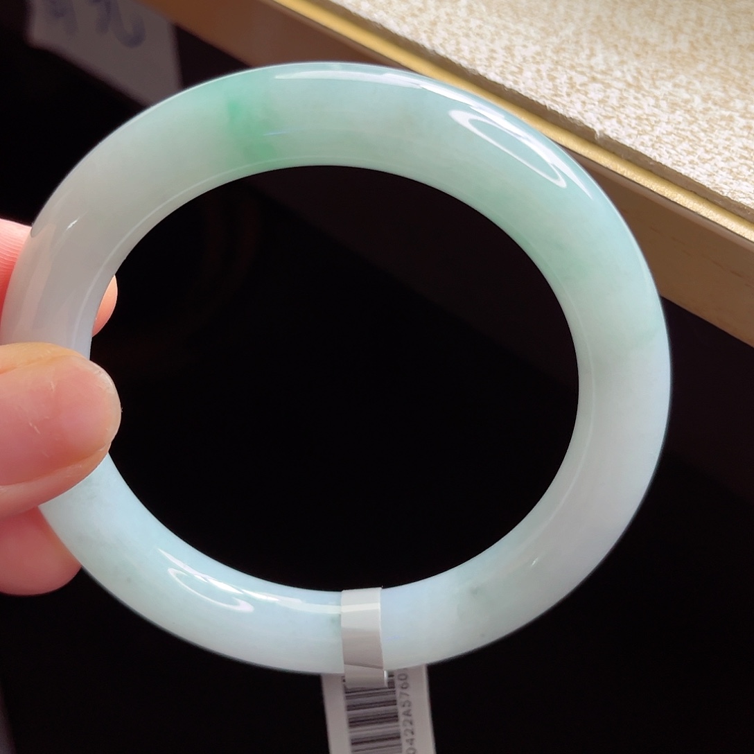 翡翠手镯未镶嵌手镯