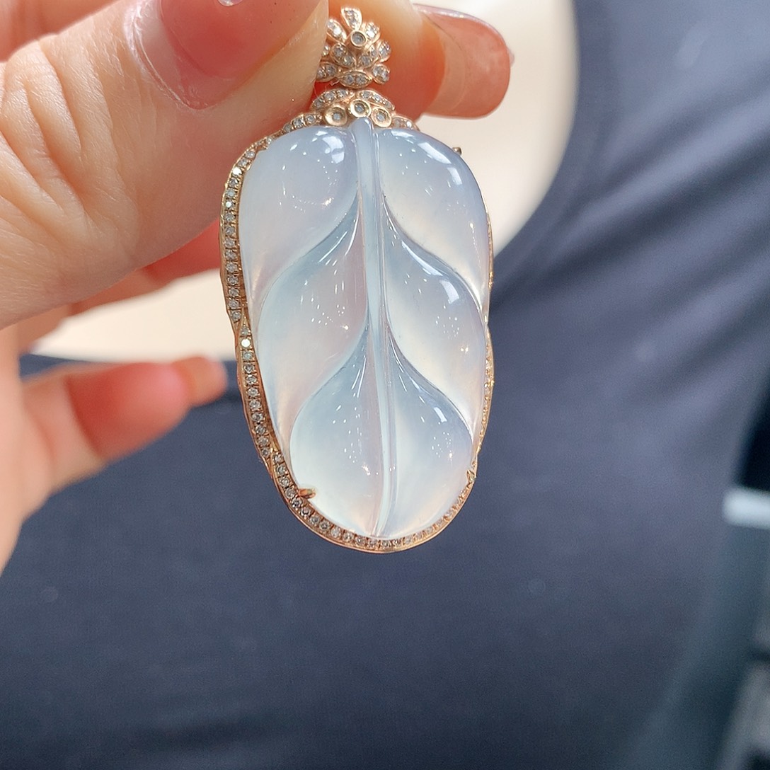 翡翠颈饰18K金镶嵌叶子