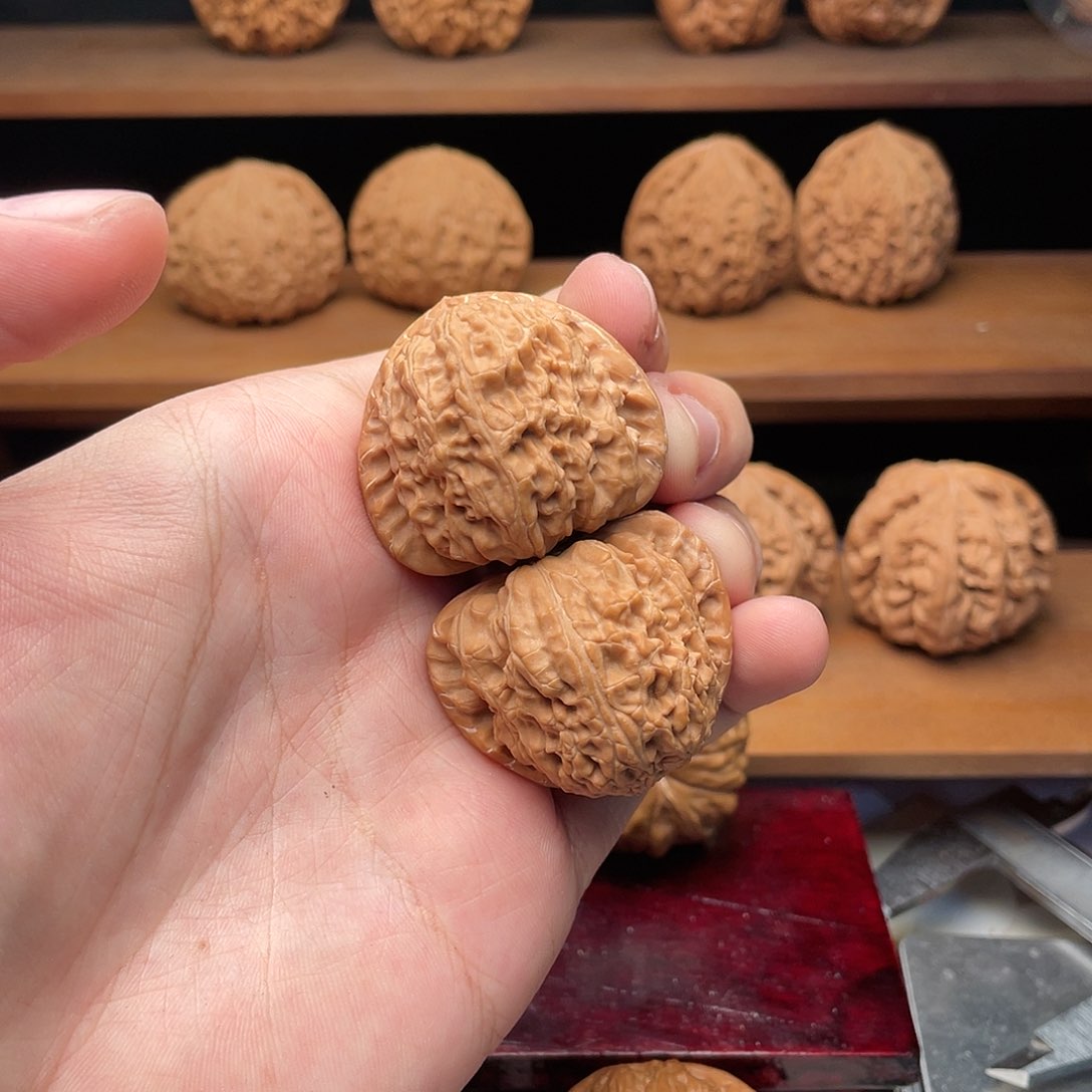 文玩核桃把件39红皮精配三角白实木气门