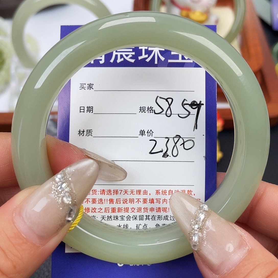 和田玉未镶嵌手镯