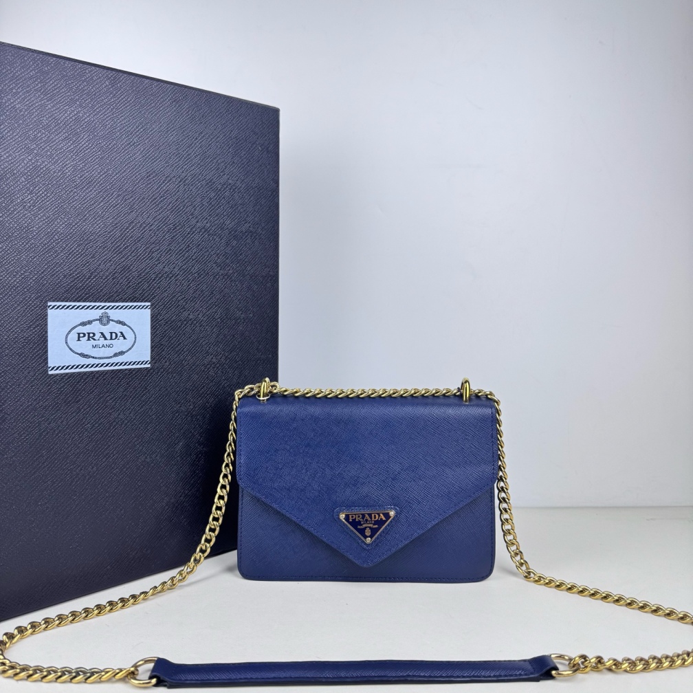 99新 Prada/普拉达 云朵奢品/Prada 皮革十字纹信封/链条包98新