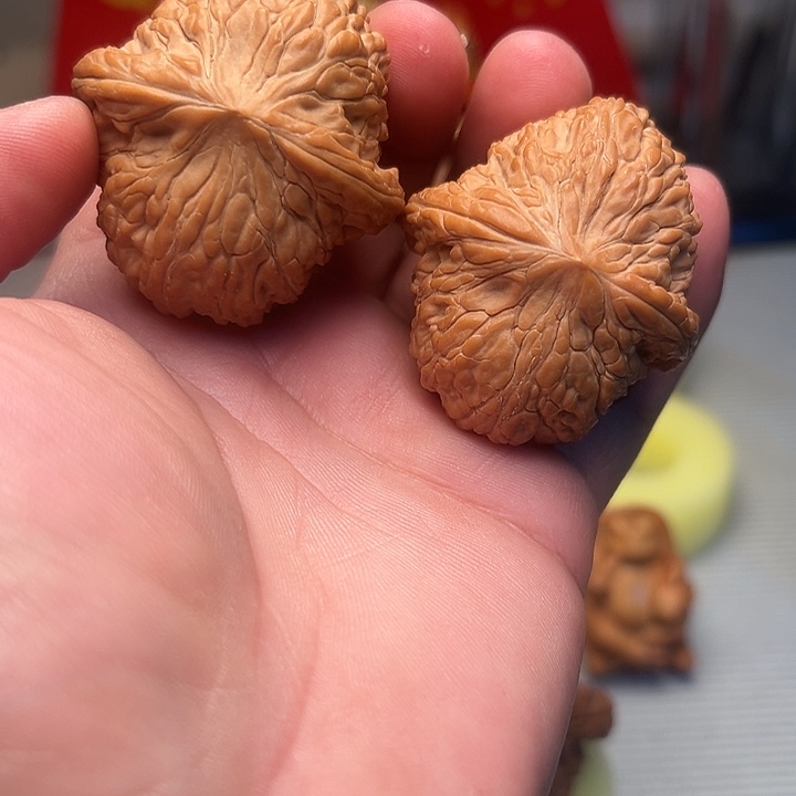 u***2文玩核桃吊坠绣球