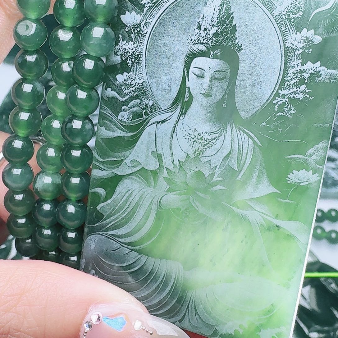 翡翠未镶嵌颈饰多样性发其一