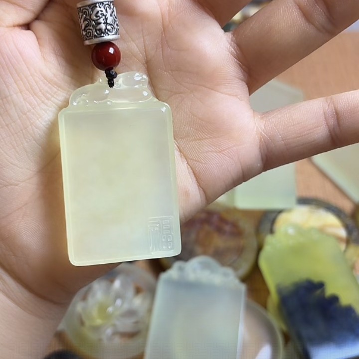 岫玉 貔貅无事牌