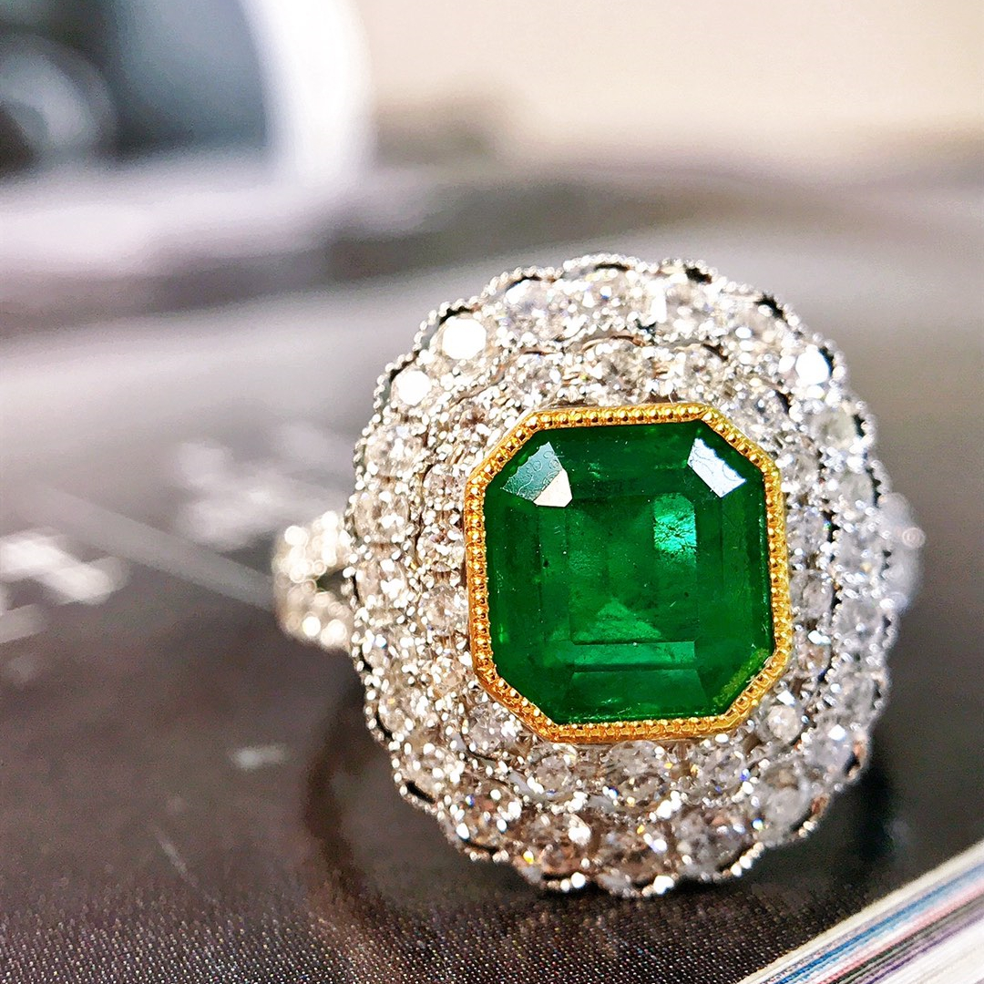 祖母绿戒指/1.88ct天然祖母绿18K金钻石附GUILD证#GA