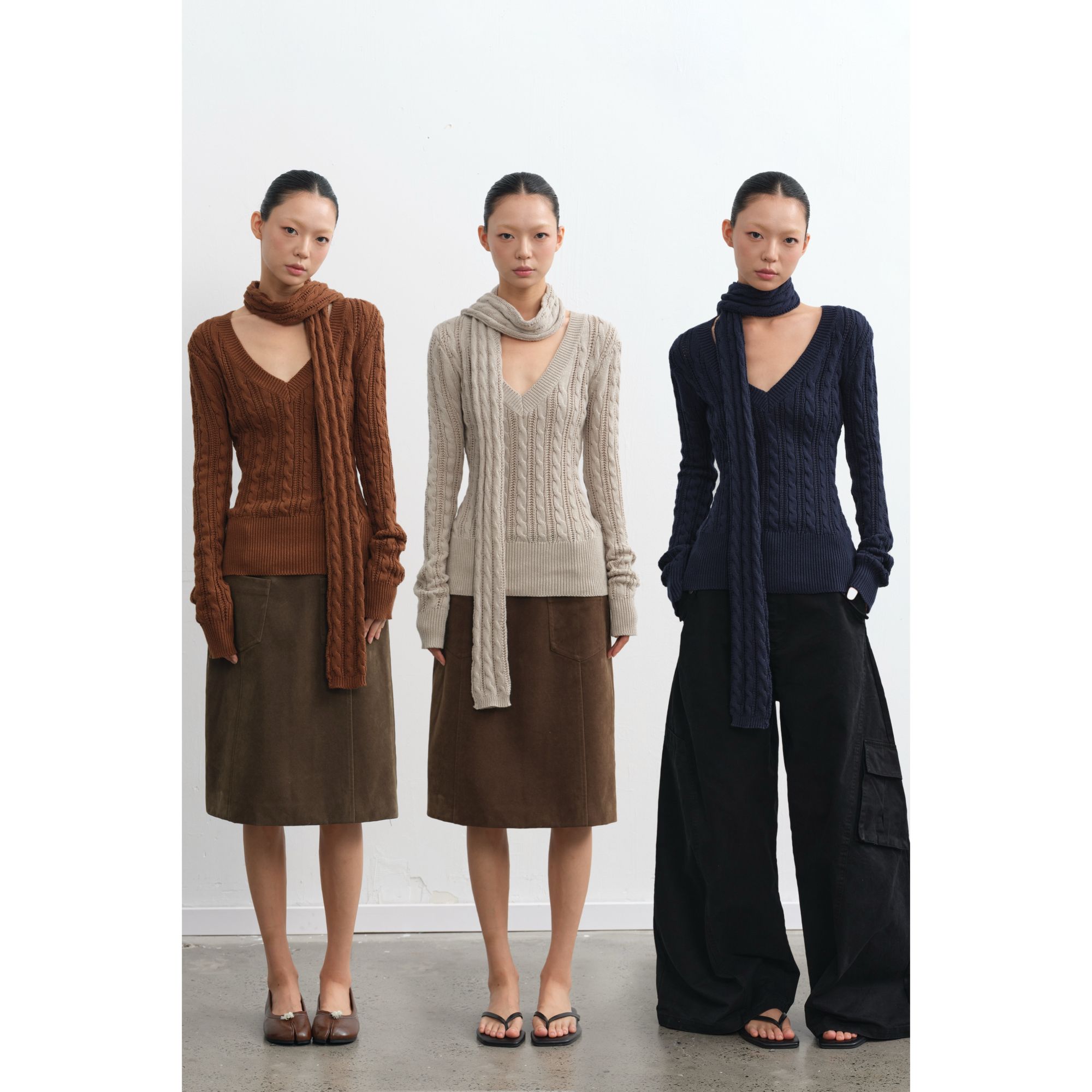 LINY LIBERTY  25AW  复古设计感V领绞花针织衫毛衣W16259085