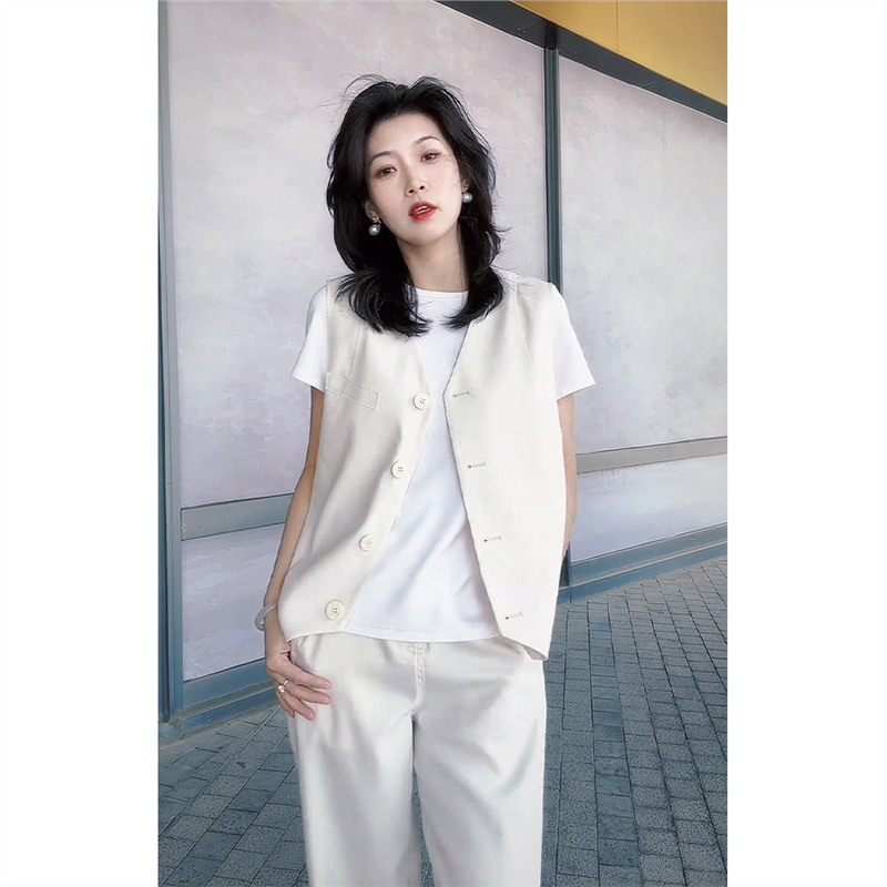 高级感减龄v领西装马甲女2024夏季新款叠穿无袖短款马夹背心上衣