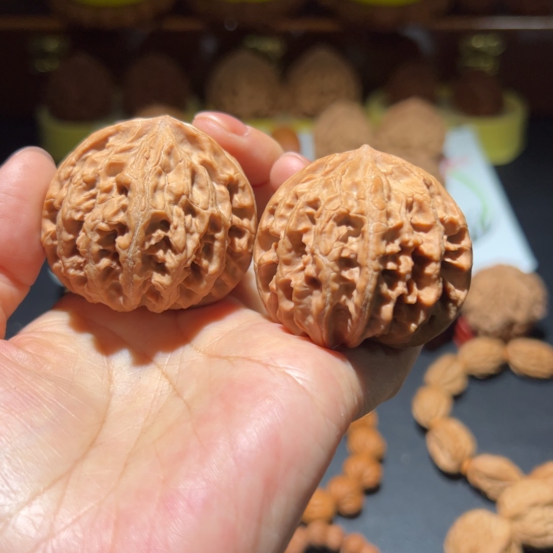 文玩核桃把件贵蛮牛