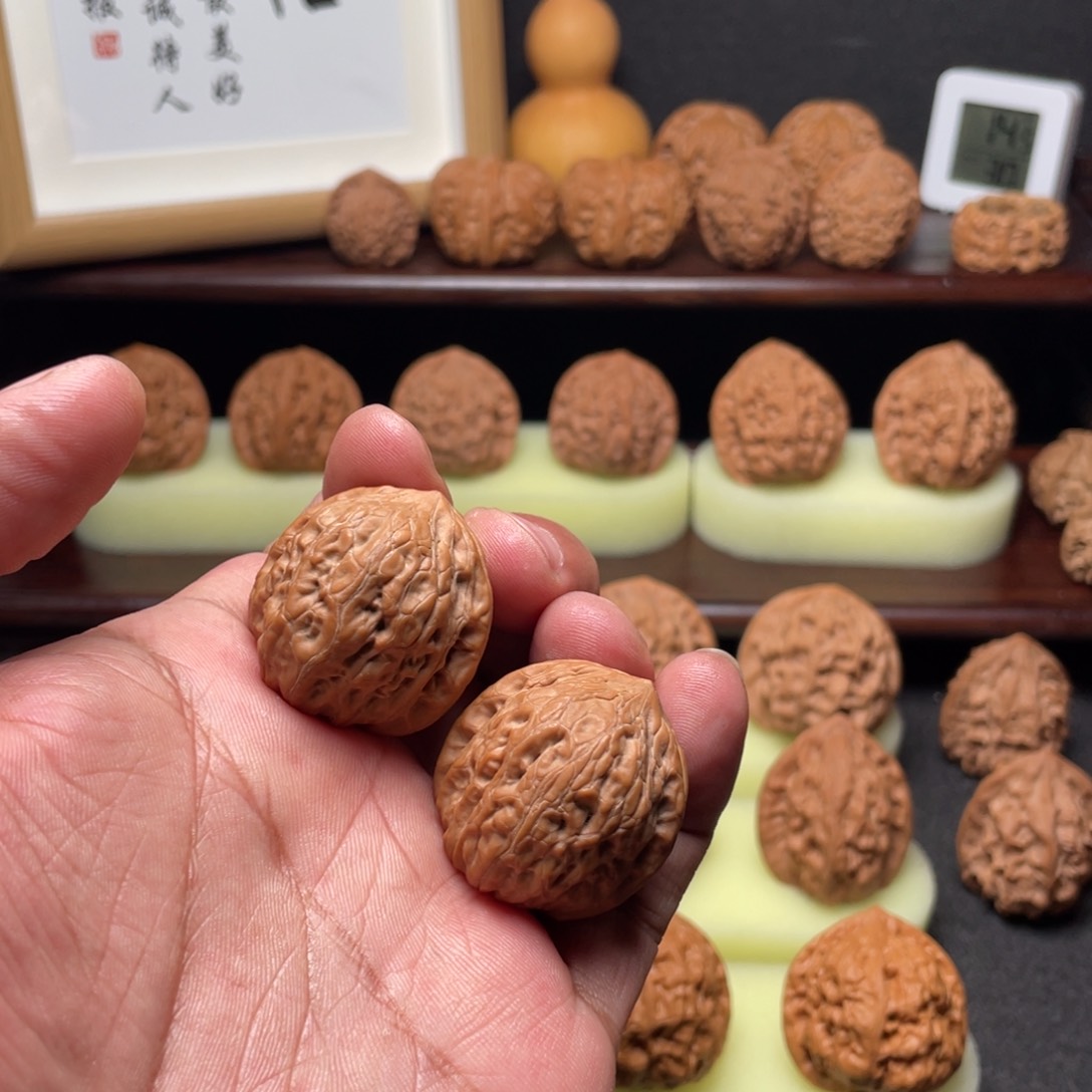 文玩核桃吊坠八**貅32铁锤