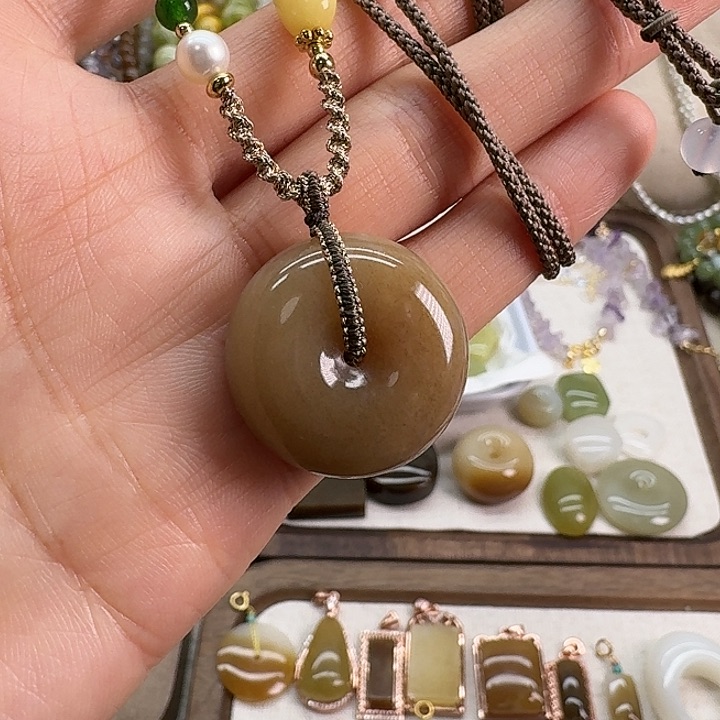 和田玉颈饰未镶嵌