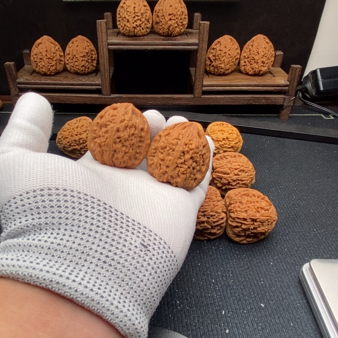 笑***语文玩核桃吊坠编号123