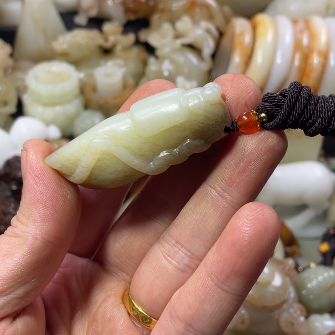 忠***堂和田玉未镶嵌把件