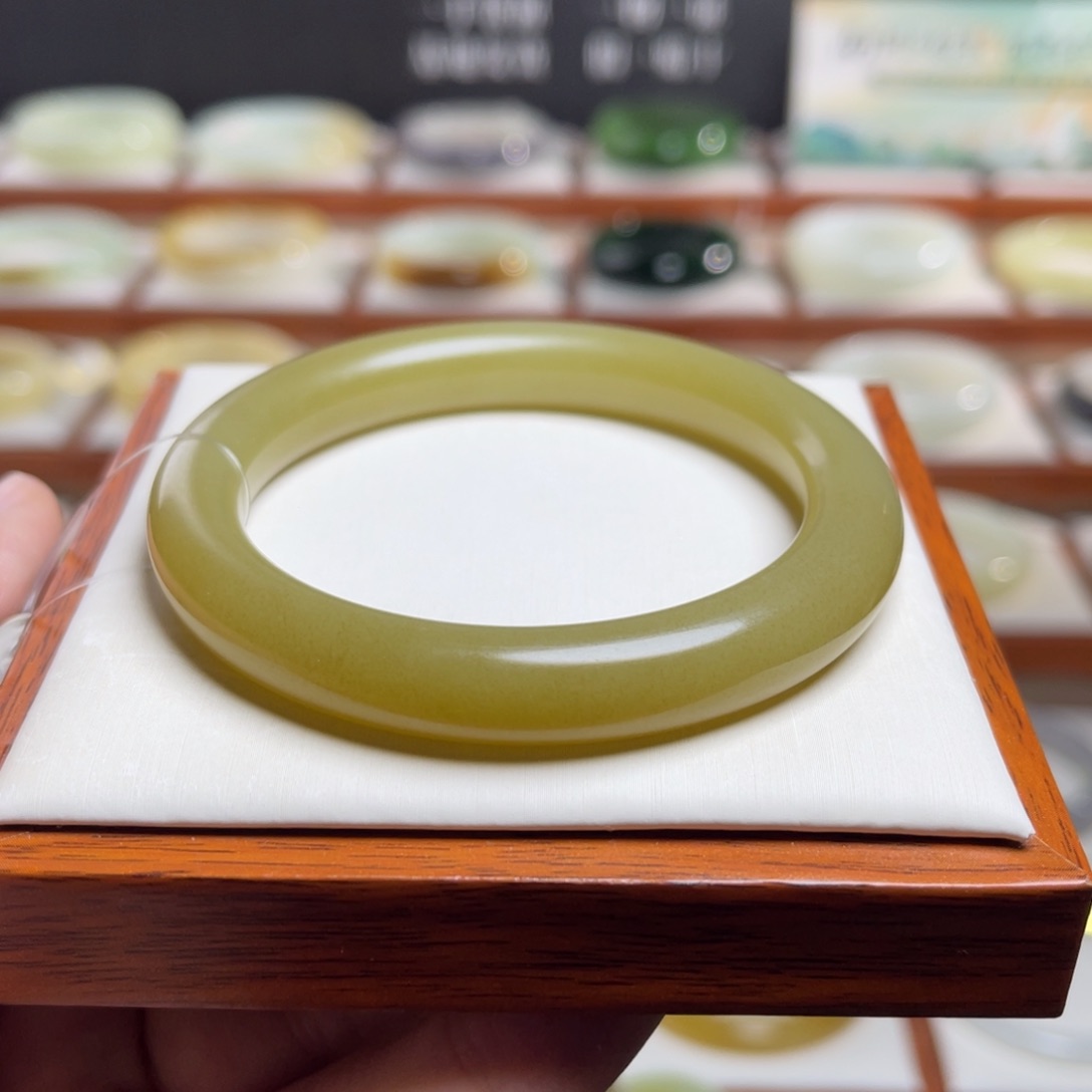 【闪购商品】和田玉手镯未镶嵌