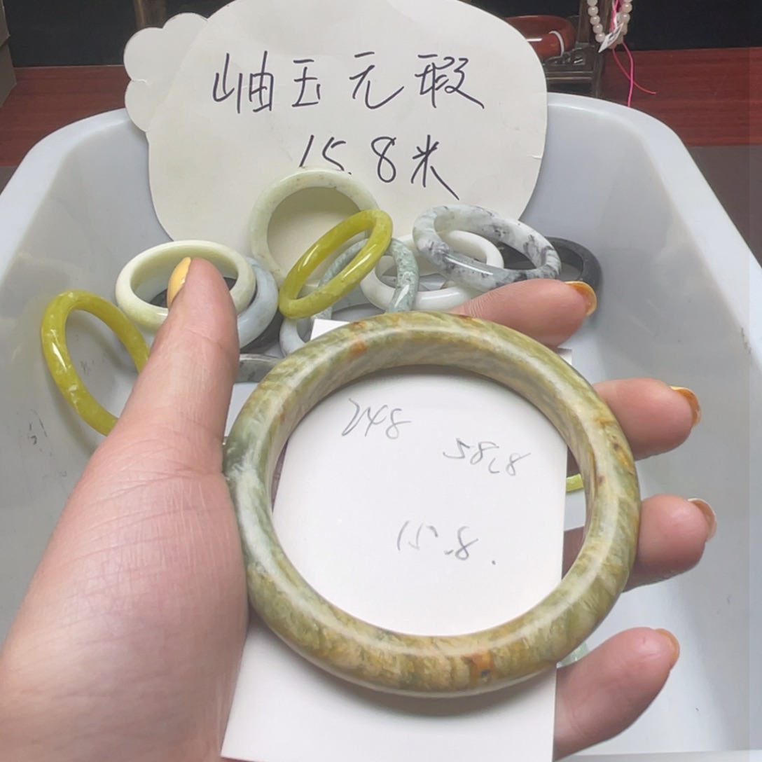 蛇纹石玉未镶嵌手镯