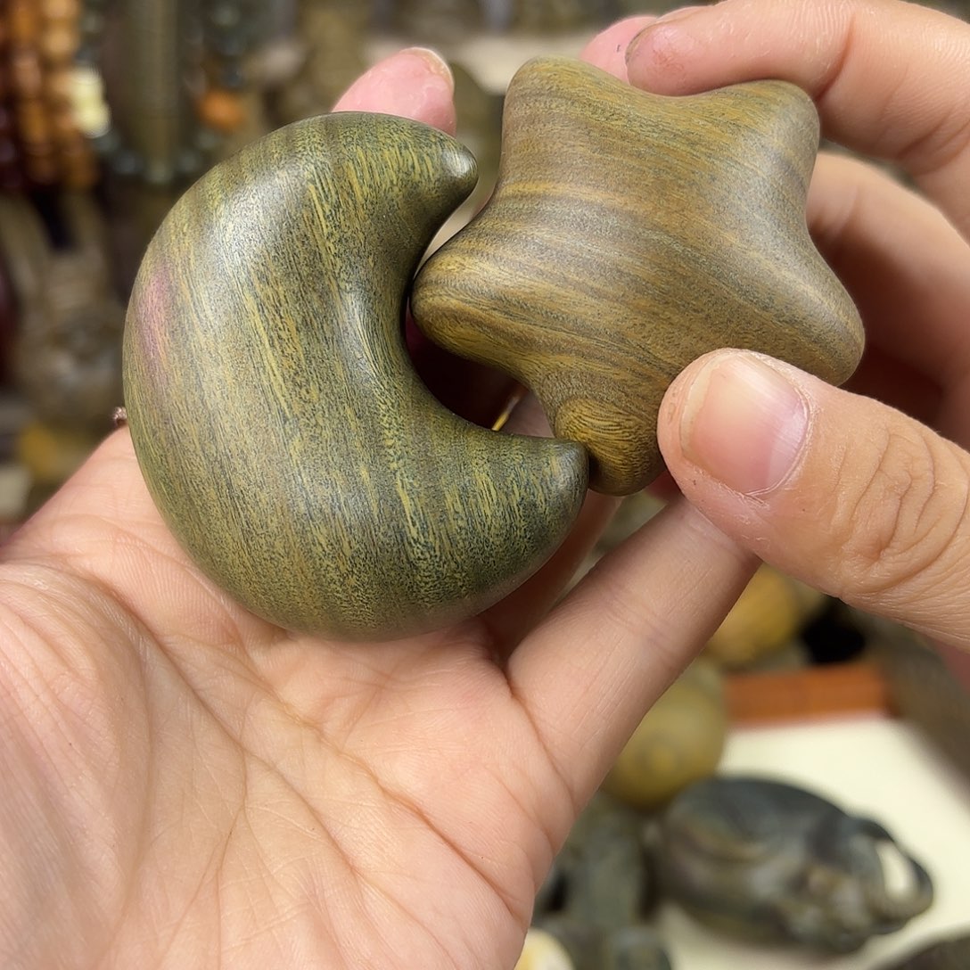 绿檀木星星和月亮