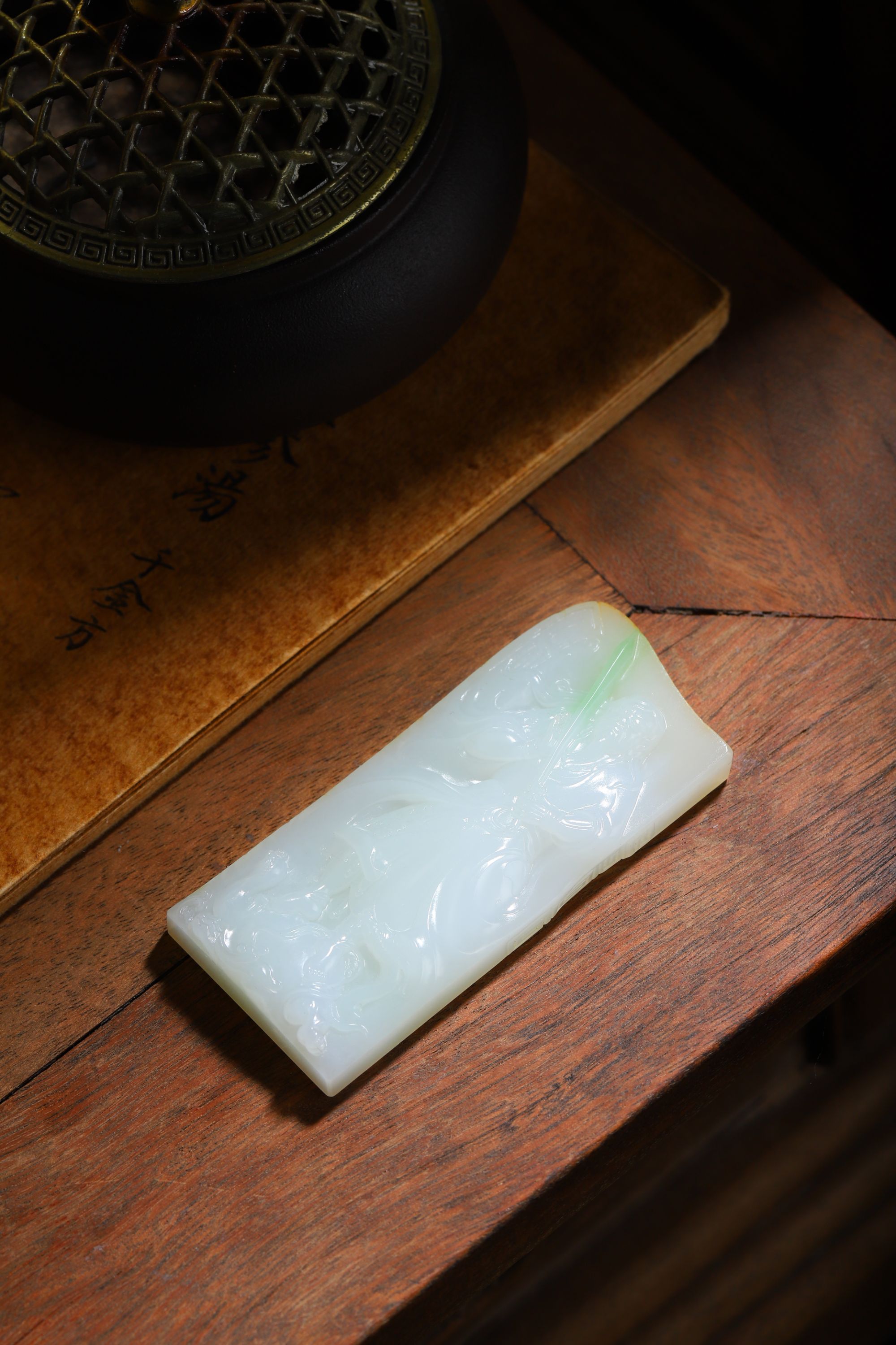 天然好料，卓琢玉成，高端和田玉平安无事牌，祖师爷真武大帝带翠