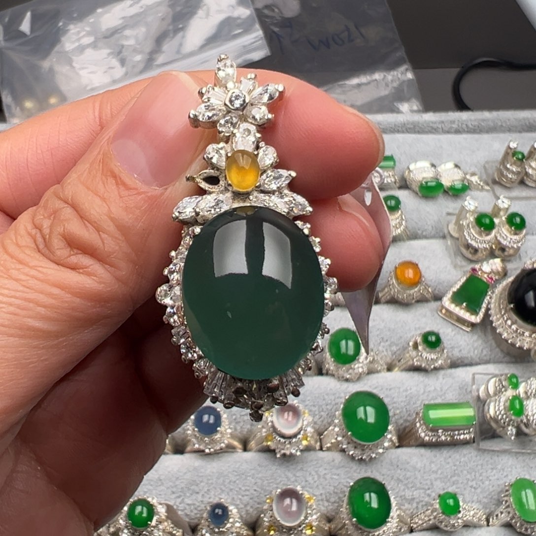 定制翡翠未镶嵌A货