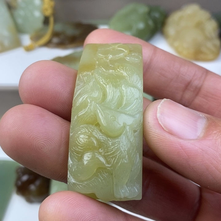 和田玉（糖玉）未镶嵌颈饰