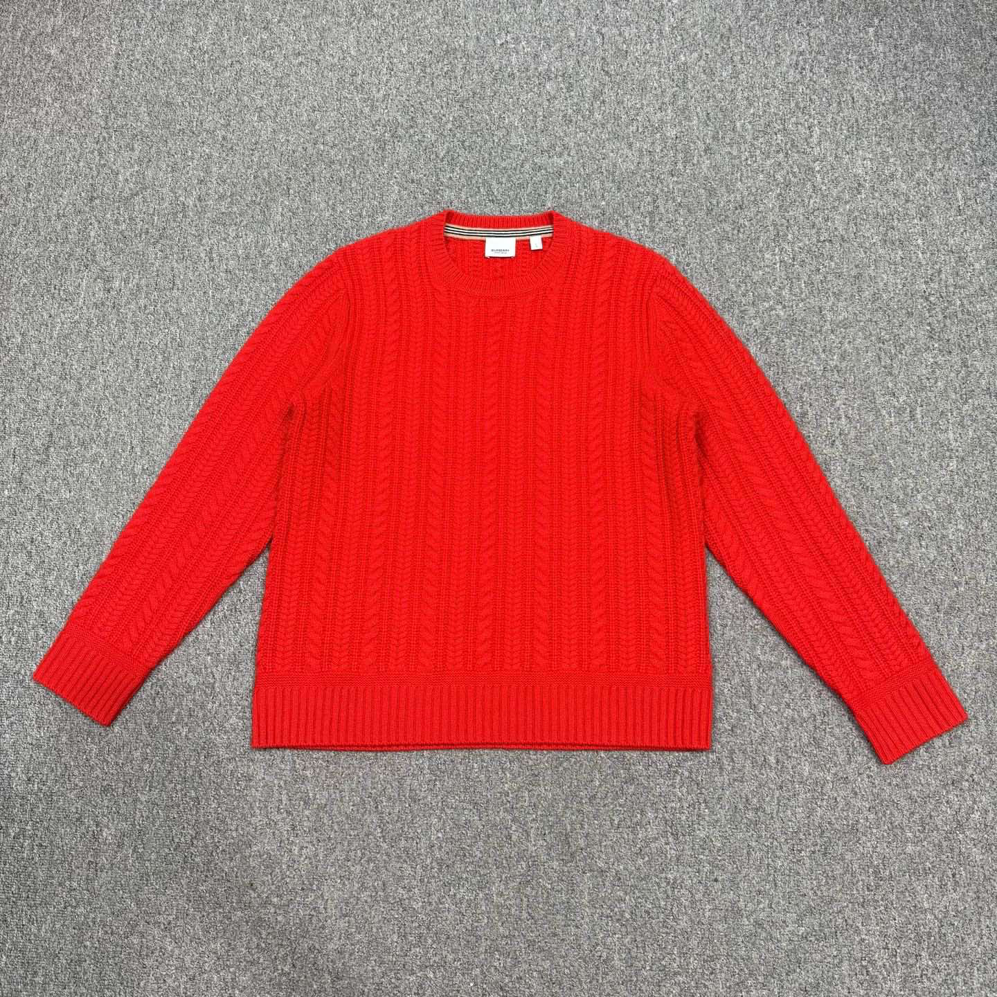 99新 BURBERRY/博柏利 16050065 nz 巴宝莉 红色羊绒毛衣 L码99新