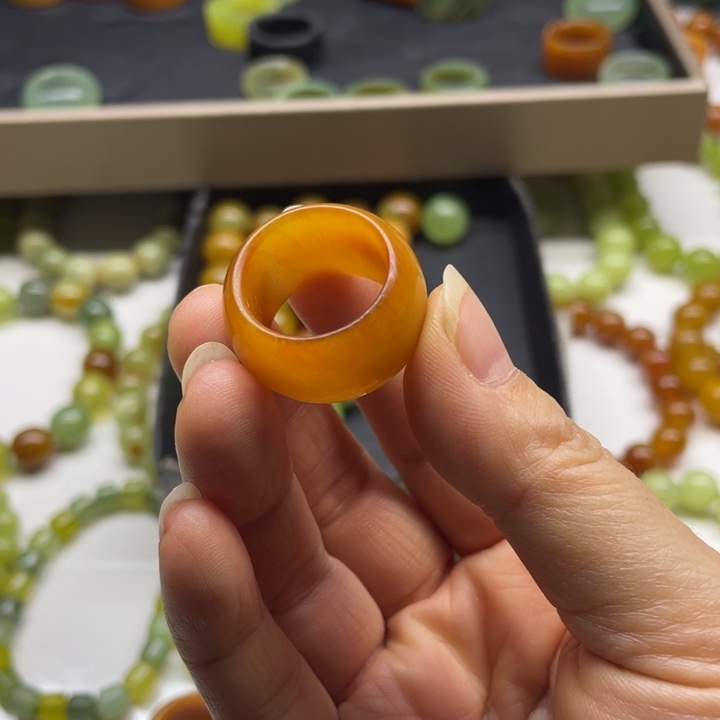 蛇纹石玉戒指未镶嵌阳****姐