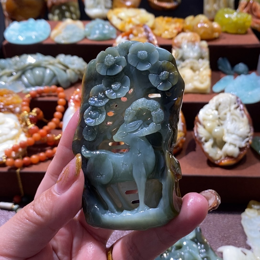 蛇纹石玉颈饰未镶嵌